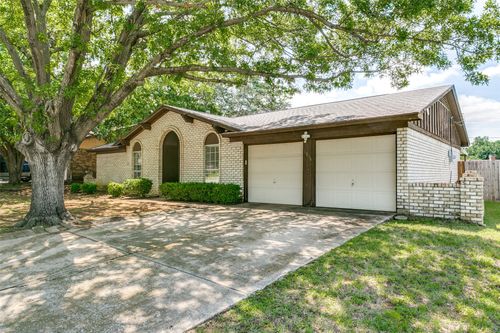 1816 Chattanooga Dr, Bedford, TX, 76022-7614 | Card Image