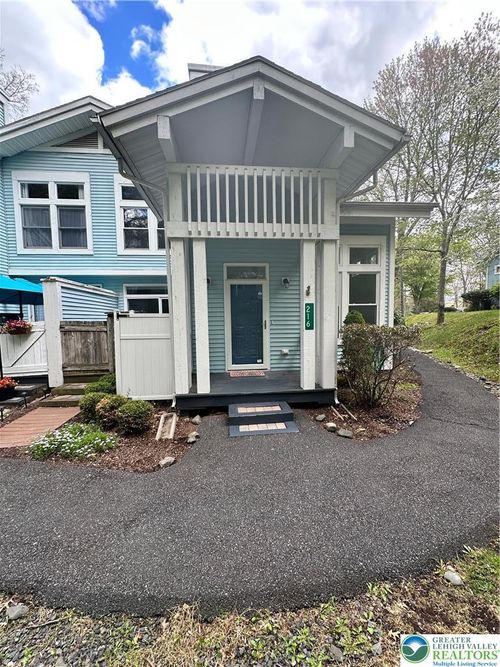 216 Abbington Dr, East Stroudsburg, PA, 18302-6637 | Card Image