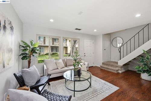 27864 Hummingbird Ct, Hayward, CA, 94545-4042 | Card Image