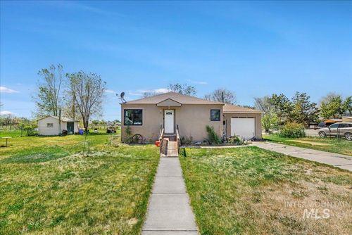 805 Utah St, Gooding, ID, 83330-1549 | Card Image