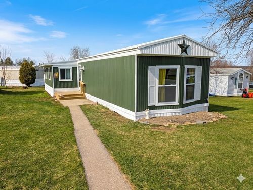 224 Maple St, McKean, PA, 16426-1555 | Card Image