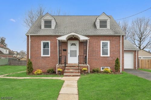 32 N 7th Ave, Manville, NJ, 08835-1508 | Card Image