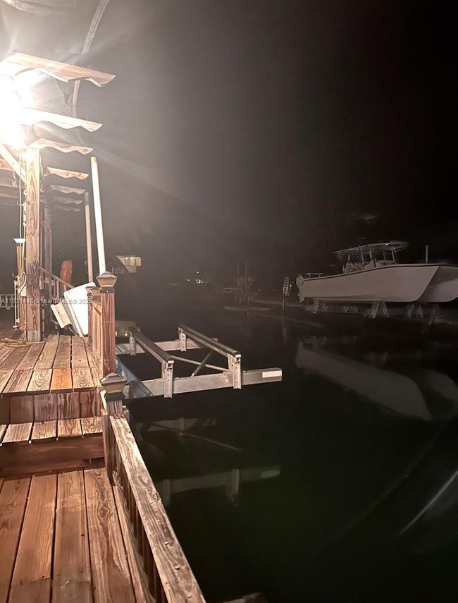 715 Caribbean Dr E, House other with 3 bedrooms, 2 bathrooms and null parking in Summerland Key FL | Image 10