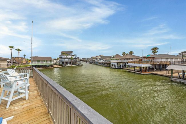 1226 Oahu Dr, House other with 4 bedrooms, 3 bathrooms and 1 parking in Tiki Island TX | Image 25