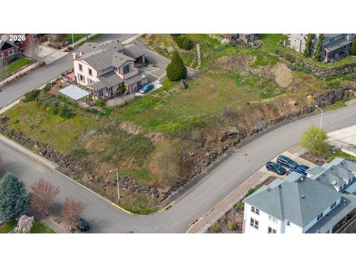 2683 Nw Mt Hood Dr, McMinnville, OR, 97128-5482 | Card Image