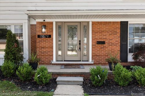 15379 Huff St, Livonia, MI, 48154-1503 | Card Image