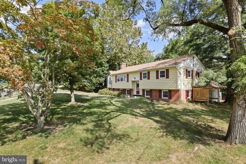 5812 Helmsdale Ln, ALEXANDRIA, VA, 22315-4154 | Card Image
