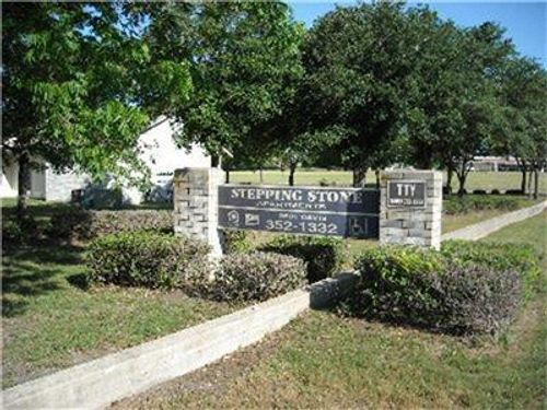 2501 Davis St, Taylor, TX, 76574-1620 | Card Image