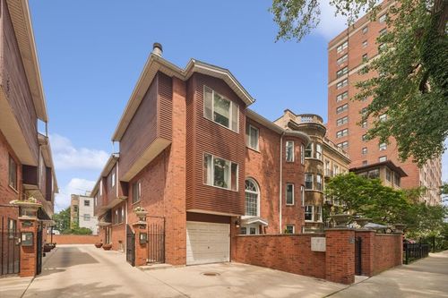a-716 W Junior Ter, Chicago, IL, 60613-6327 | Card Image