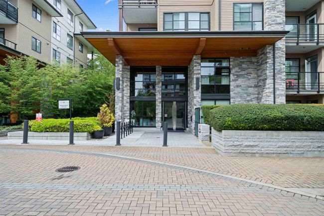 113 - 1152 Windsor Mews, Condo with 2 bedrooms, 2 bathrooms and 1 parking in Coquitlam BC | Image 3
