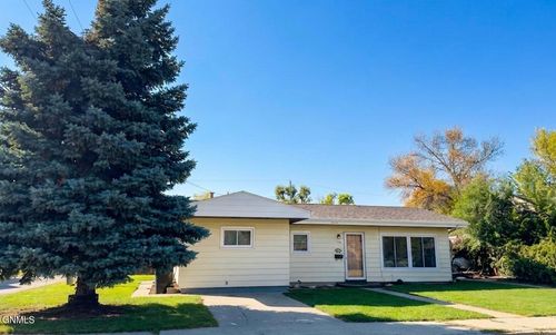 1613 8th Ave W, Williston, ND, 58801-3917 | Card Image