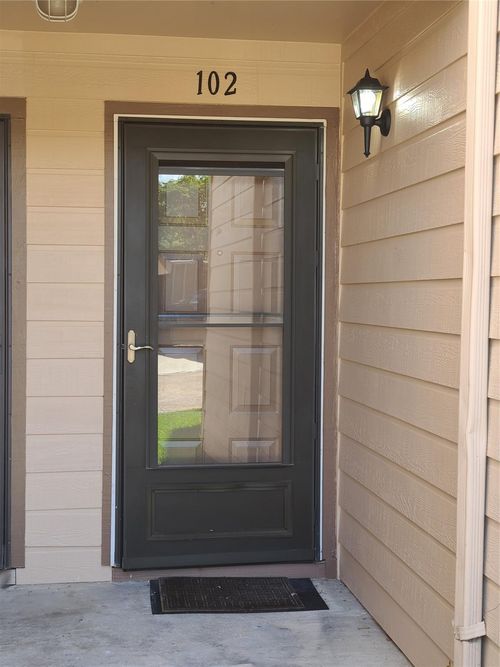 102 Lakeview Ter, Montgomery, TX, 77356-5812 | Card Image