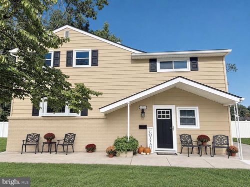 2 Paterson Ave, PENNSVILLE, NJ, 08070-2318 | Card Image