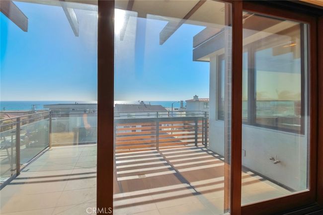 104 Manhattan Ave, Townhouse with 4 bedrooms, 4 bathrooms and 4 parking in Manhattan Beach CA | Image 4