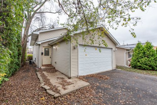 19 E Pineview Drive, Round Lake Park, IL, 60073 | Card Image