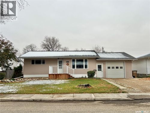 631 Macleod Ave E, Melfort, SK, S0E0B7 | Card Image