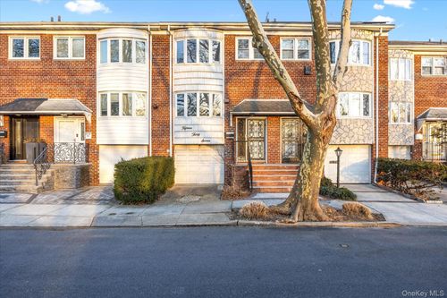 1537 144th St, Whitestone, NY, 11357-3011 | Card Image