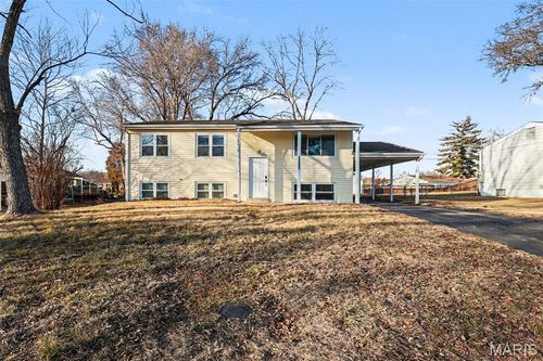 11983 Holly Brook Dr, Maryland Heights, MO, 63043-1347 | Card Image