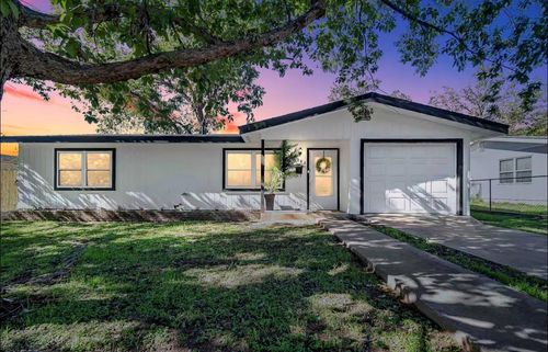 804 N Milam Street, Fredericksburg, TX, 78624 | Card Image