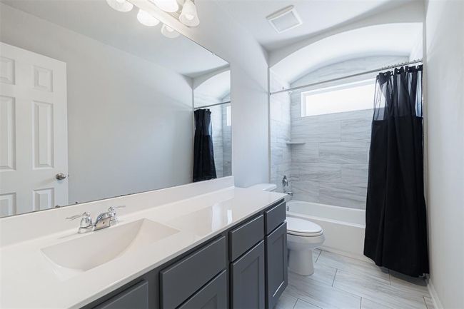 2nd floor bath | Image 22