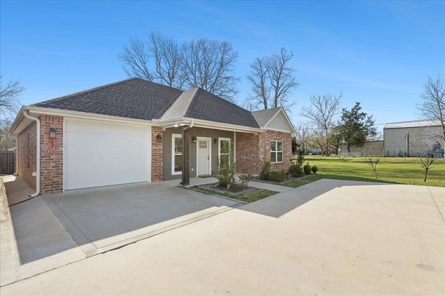 135 Private Road 8142, House other with 2 bedrooms, 2 bathrooms and null parking in Buna TX | Image 4