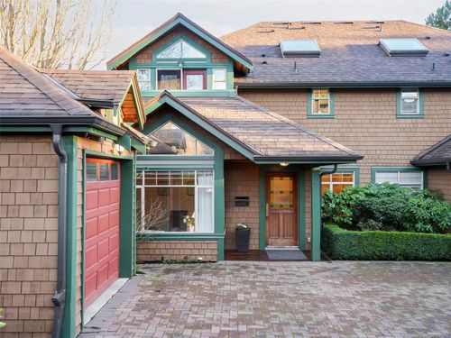 2-2573 Kilgary Pl, Saanich, BC, V8W1J2 | Card Image