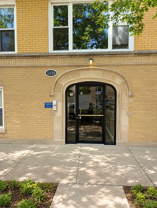 g-3206 W Berwyn Ave, Chicago, IL, 60625-4759 | Card Image