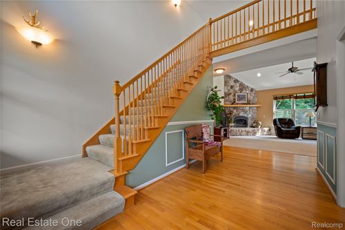 5580 Birch Ln, Springfld Twp, MI, 48350-3332 | Card Image