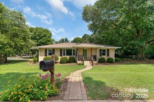 810 Lakeview Dr, Pineville, NC, 28134-7565 | Card Image