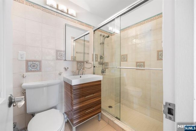 6600 Kennedy Blvd E, House attached with 4 bedrooms, 3 bathrooms and null parking in West New York NJ | Image 29