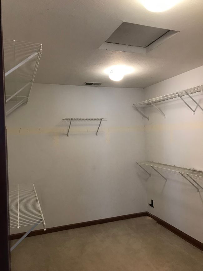 Lots of light in the primary bedroom | Image 27