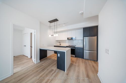 711-5 York Garden Way, Toronto, ON, M6A0G9 | Card Image
