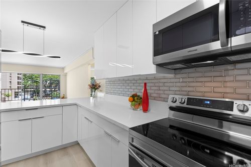 apt-304-303 Liliuokalani Ave, Honolulu, HI, 96815-3519 | Card Image