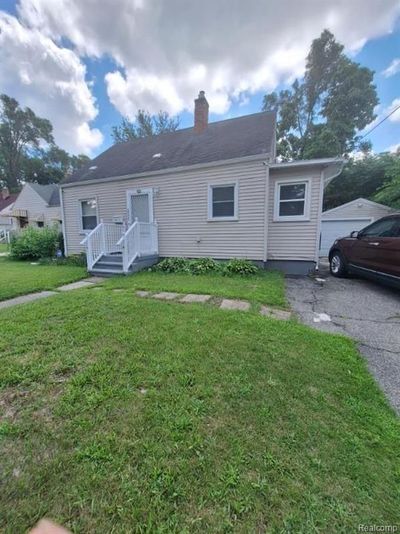 211 Bassett Street, Home with 3 bedrooms, 1 bathrooms and null parking in Pontiac MI | Image 1