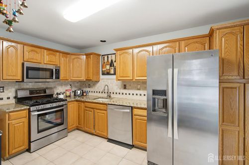 10 Burr Ct, Plainsboro, NJ, 08536-2027 | Card Image