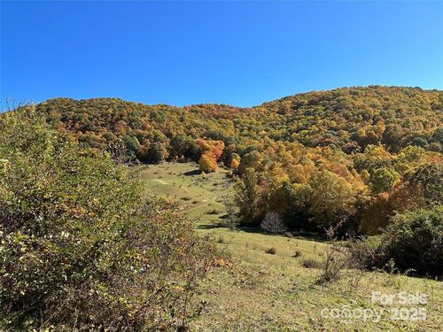 5 Hidden Valley Rd, Clyde, NC, 28721-9785 | Card Image