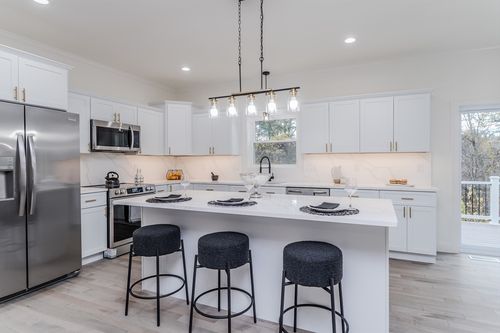 135 Thompson St, Palmer, MA, 01069-2226 | Card Image