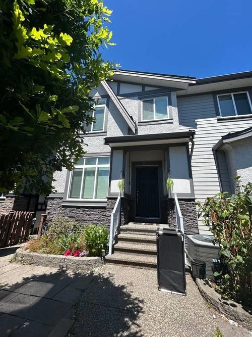 20999 80 Ave, Langley, BC, V2Y0R3 | Card Image