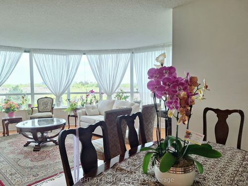 606-880 Grandview Way, North York, ON, M2N7B2 | Card Image