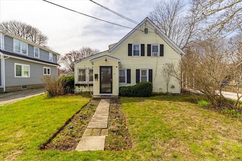 51 Chase St, Hyannis, MA, 02601-4515 | Card Image