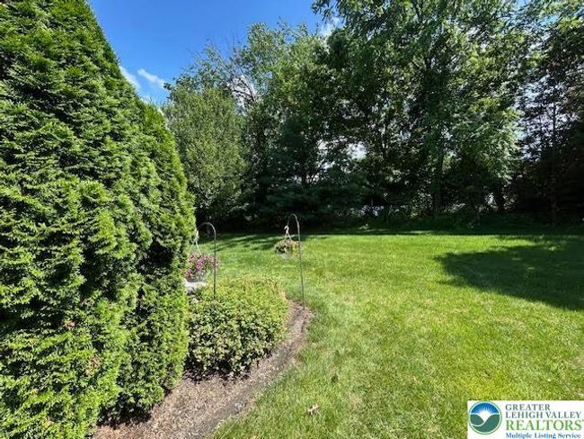 Secluded, golf course, tree-lined yard | Image 4