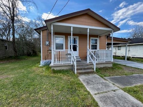 905 Washington St, Patterson, LA, 70392-4557 | Card Image