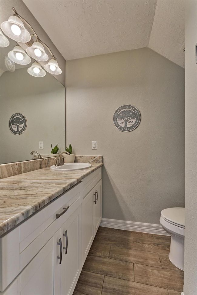 24203 Creekview Dr, House other with 4 bedrooms, 3 bathrooms and 2 parking in Spring TX | Image 17