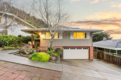 330 Reichling Ave, Pacifica, CA, 94044-3048 | Card Image