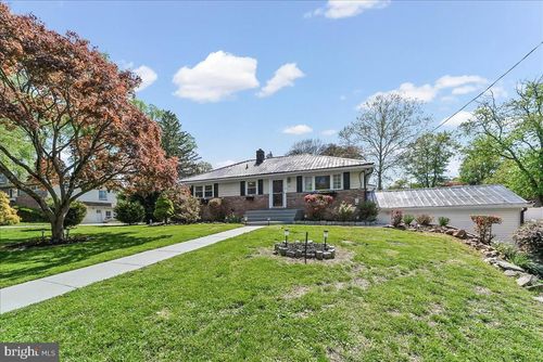 225 Chestnut St, NEWTOWN SQUARE, PA, 19073-3305 | Card Image
