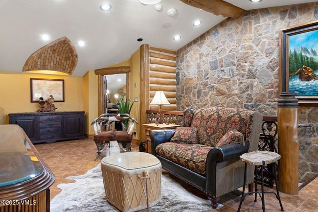 Upstairs Living Space | Image 6