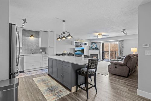 apt-216-1321 Lake Dr W, Chanhassen, MN, 55317-3507 | Card Image