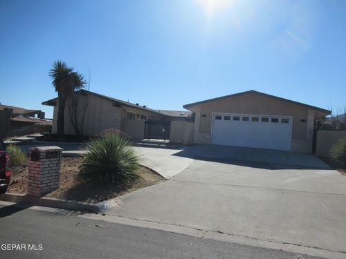 2928 Devils Tower Cir, El Paso, TX, 79904-2405 | Card Image