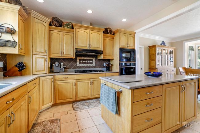 2554 E 3708 N, House other with 5 bedrooms, 4 bathrooms and 2 parking in Twin Falls ID | Image 14