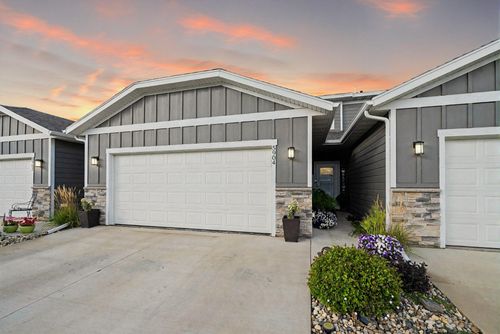 5904 S Whisper Creek Pl, Sioux Falls, SD, 57108-3098 | Card Image